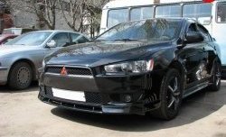 899 р. Вставка переднего бампера (зубатка) Evo  Mitsubishi Lancer  10 (2007-2017) седан дорестайлинг, хэтчбэк дорестайлинг, седан рестайлинг, хэтчбек 5 дв рестайлинг (Неокрашенная)  с доставкой в г. Владивосток. Увеличить фотографию 2