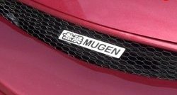 Эмблема (шильдик) решетки радиатора Mugen Mazda 6 GG лифтбэк дорестайлинг (2002-2005)