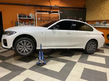 11 499 р. Пластиковые накладки M порогов BMW 3 серия G20 седан (2018-2022) (цвет: черный глянец)  с доставкой в г. Владивосток. Увеличить фотографию 1