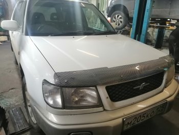 2 399 р. Дефлектор капота CA-Plastiс  Subaru Forester  SF (1997-2000) дорестайлинг (Шелкография карбон-серебро)  с доставкой в г. Владивосток. Увеличить фотографию 3