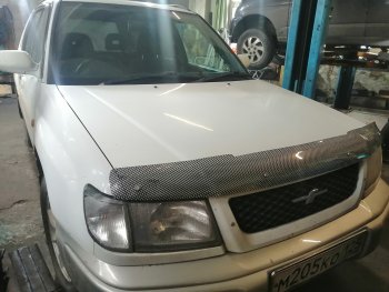 2 399 р. Дефлектор капота CA-Plastiс  Subaru Forester  SF (1997-2000) дорестайлинг (Шелкография карбон-серебро)  с доставкой в г. Владивосток. Увеличить фотографию 4