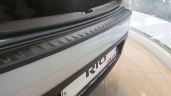 1 099 р. Накладка защитная на задний бампер Petroil Tuning  KIA Rio  4 FB (2016-2020) дорестайлинг седан (Текстурная поверхность)  с доставкой в г. Владивосток. Увеличить фотографию 3