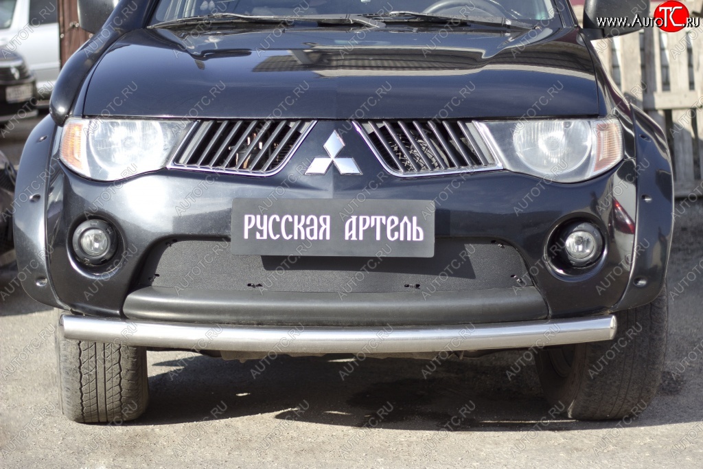 1 559 р. Зимняя заглушка решетки переднего бампера РА  Mitsubishi L200  4 (2006-2014)  дорестайлинг  с доставкой в г. Владивосток