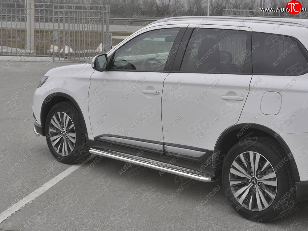 26 999 р. Порожки для ног SLITKOFF (Ø42 мм)  Mitsubishi Outlander  GF (2018-2022) 3-ий рестайлинг (Лист алюминиевый, труба - нержавейка)  с доставкой в г. Владивосток