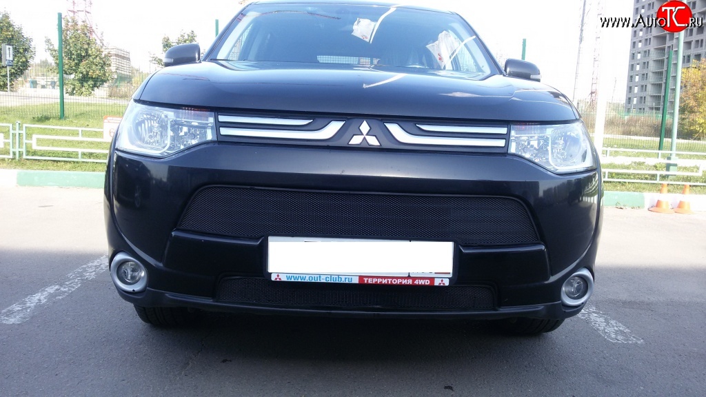 3 999 р. Сетка на бампер (рестайлинг) Russtal (черная) Mitsubishi Outlander GF дорестайлинг (2012-2014)  с доставкой в г. Владивосток