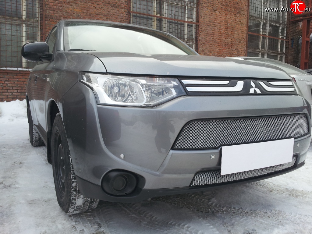 2 599 р. Сетка на бампер (рестайлинг) Russtal (хром) Mitsubishi Outlander GF дорестайлинг (2012-2014)  с доставкой в г. Владивосток