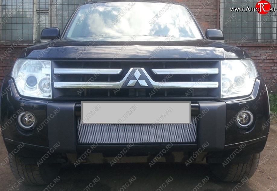 1 539 р. Защитная решётка в воздуховод автомобиля Russtal (хром) Mitsubishi Pajero 4 V90 дорестайлинг (2006-2011)  с доставкой в г. Владивосток