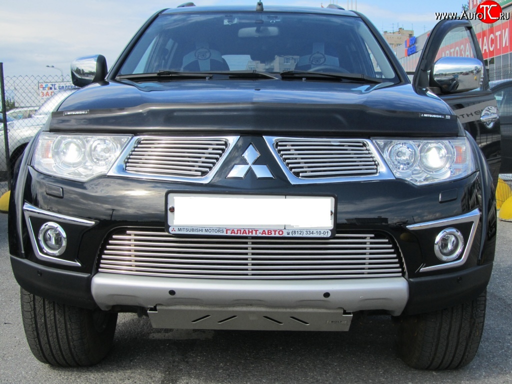 6 399 р. Декоративная вставка воздухозаборника Berkut Mitsubishi Pajero Sport PB дорестайлинг (2008-2013)  с доставкой в г. Владивосток