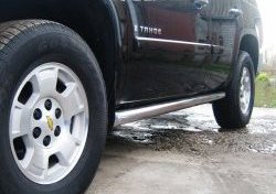 17 799 р. Защита порогов Russtal из круглой трубы диаметром 76 мм (дорестайлинг) Chevrolet Tahoe GMT900 5 дв. (2006-2013) (Защита порогов с со скосами на торцах (вариант 1))  с доставкой в г. Владивосток. Увеличить фотографию 2