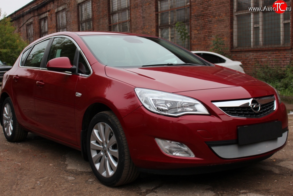 1 539 р. Сетка на бампер Russtal (хром) Opel Astra J хэтчбек 5 дв. дорестайлинг (2009-2012)  с доставкой в г. Владивосток