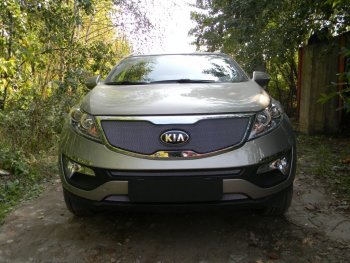 4 299 р. Защитная сетка в бампер (верх, ячейка 3х7 мм) Alfeco Стандарт  KIA Sportage  3 SL (2010-2014) дорестайлинг (Хром)  с доставкой в г. Владивосток. Увеличить фотографию 1