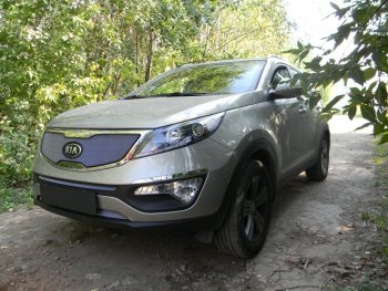 4 299 р. Защитная сетка в бампер (верх, ячейка 3х7 мм) Alfeco Стандарт  KIA Sportage  3 SL (2010-2014) дорестайлинг (Хром)  с доставкой в г. Владивосток. Увеличить фотографию 2