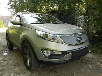 4 299 р. Защитная сетка в бампер (верх, ячейка 3х7 мм) Alfeco Стандарт  KIA Sportage  3 SL (2010-2014) дорестайлинг (Хром)  с доставкой в г. Владивосток. Увеличить фотографию 3