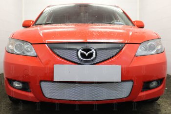 3 899 р. Защитная сетка в бампер (верх, ячейка 3х7 мм) Alfeco Стандарт  Mazda 3/Axela  BK (2006-2009) рестайлинг седан (Хром)  с доставкой в г. Владивосток. Увеличить фотографию 1