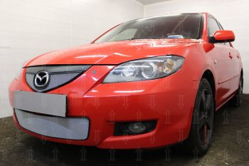 3 899 р. Защитная сетка в бампер (верх, ячейка 3х7 мм) Alfeco Стандарт  Mazda 3/Axela  BK (2006-2009) рестайлинг седан (Хром)  с доставкой в г. Владивосток. Увеличить фотографию 3