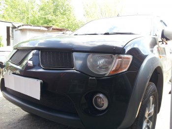 3 099 р. Защитная сетка в бампер (низ, ячейка 3х7 мм) Alfeco Стандарт  Mitsubishi L200  4 (2006-2014)  дорестайлинг (Чёрная)  с доставкой в г. Владивосток. Увеличить фотографию 2