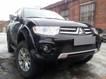 3 399 р. Защитная сетка в бампер (низ, ячейка 3х7 мм) Alfeco Стандарт  Mitsubishi L200  4 - Pajero Sport  PB (Чёрная)  с доставкой в г. Владивосток. Увеличить фотографию 2