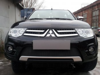 3 399 р. Защитная сетка в бампер (низ, ячейка 3х7 мм) Alfeco Стандарт  Mitsubishi L200  4 - Pajero Sport  PB (Чёрная)  с доставкой в г. Владивосток. Увеличить фотографию 4