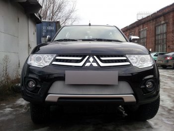 3 589 р. Защитная сетка в бампер (низ, ячейка 3х7 мм) Alfeco Стандарт  Mitsubishi L200  4 - Pajero Sport  PB (Хром)  с доставкой в г. Владивосток. Увеличить фотографию 2