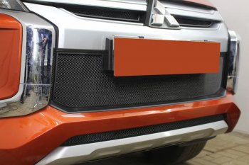 2 559 р. Защитная сетка в бампер (низ, ячейка 3х7 мм) Alfeco Стандарт  Mitsubishi L200  5 KK,KL (2018-2022) рестайлинг (Чёрная)  с доставкой в г. Владивосток. Увеличить фотографию 2