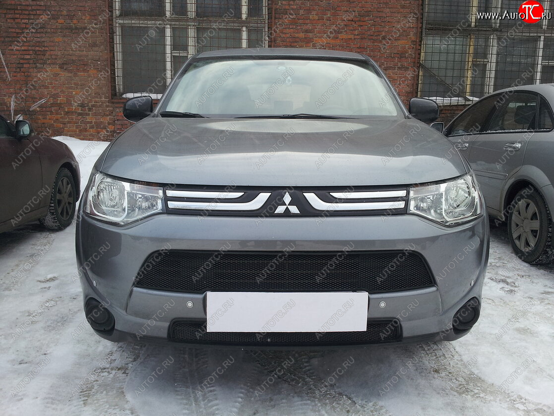 6 199 р. Защитная сетка в бампер (2 части, ячейка 3х7 мм) Alfeco Стандарт Mitsubishi Outlander GF дорестайлинг (2012-2014) (Чёрная)  с доставкой в г. Владивосток