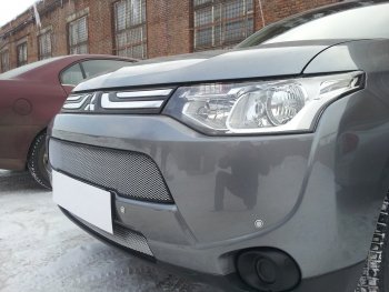 6 499 р. Защитная сетка в бампер (2 части, ячейка 3х7 мм) Alfeco Стандарт Mitsubishi Outlander GF дорестайлинг (2012-2014) (Хром)  с доставкой в г. Владивосток. Увеличить фотографию 2