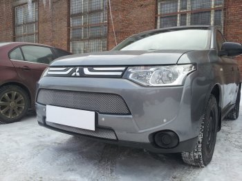 6 499 р. Защитная сетка в бампер (2 части, ячейка 3х7 мм) Alfeco Стандарт Mitsubishi Outlander GF дорестайлинг (2012-2014) (Хром)  с доставкой в г. Владивосток. Увеличить фотографию 3