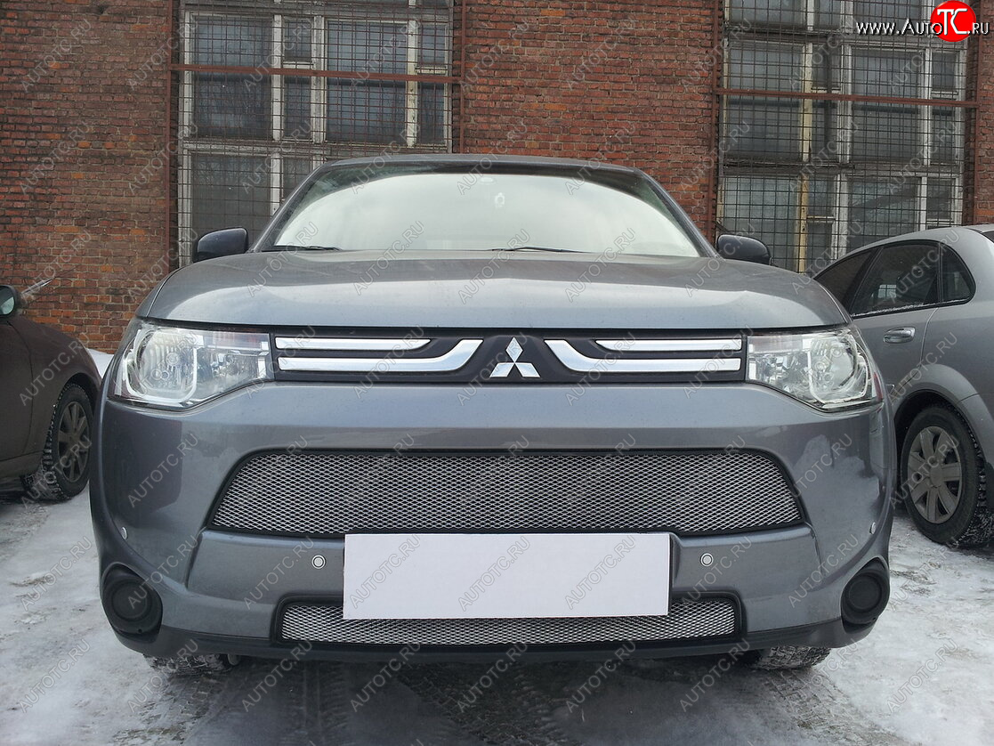 6 499 р. Защитная сетка в бампер (2 части, ячейка 3х7 мм) Alfeco Стандарт Mitsubishi Outlander GF дорестайлинг (2012-2014) (Хром)  с доставкой в г. Владивосток