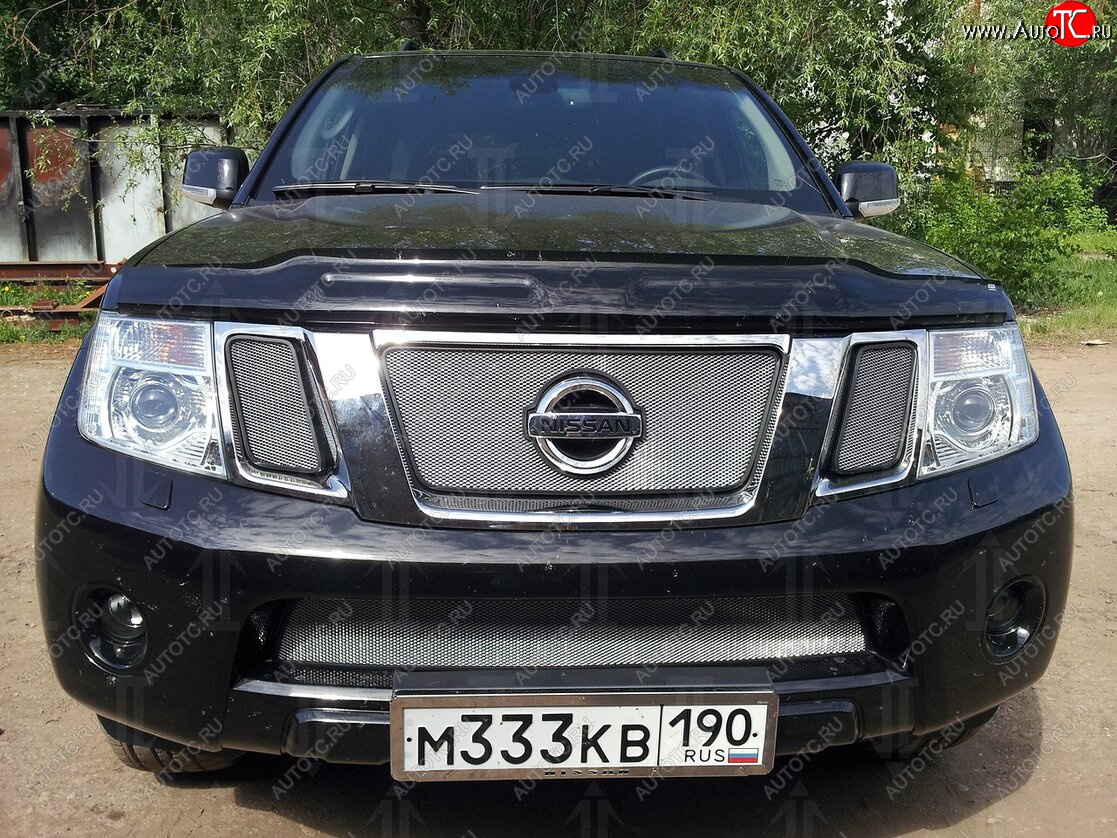 3 079 р. Защитная сетка в бампер (низ, ячейка 3х7 мм) Стрелка11 Стандарт Nissan Navara 2 D40 рестайлинг (2010-2016) (Хром)  с доставкой в г. Владивосток