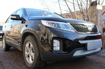 4 299 р. Защитная сетка в бампер (низ, ячейка 4х10 мм) Alfeco Премиум KIA Sorento XM рестайлинг (2012-2015) (Хром)  с доставкой в г. Владивосток. Увеличить фотографию 3