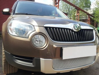 4 299 р. Защитная сетка в бампер (низ, ячейка 4х10 мм) Стрелка11 Премиум Skoda Yeti (2009-2013) (Хром)  с доставкой в г. Владивосток. Увеличить фотографию 4