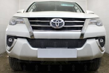 Защитная сетка в бампер (низ, ячейка 4х10 мм) Стрелка11 Премиум Toyota Fortuner AN160 дорестайлинг (2015-2020)  (Чёрная)