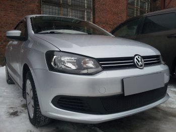 4 199 р. Защитная сетка в бампер (низ, ячейка 4х10 мм) Стрелка11 Премиум Volkswagen Polo 5 седан дорестайлинг (2009-2015) (Чёрная)  с доставкой в г. Владивосток. Увеличить фотографию 2