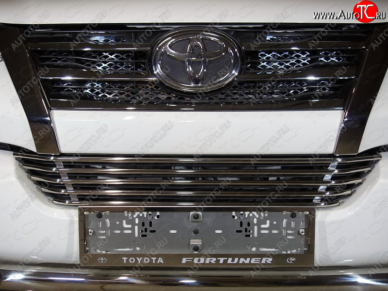 6 099 р. Нижняя декоративная вставка в бампер ТСС Тюнинг  Toyota Fortuner  AN160 (2015-2020) дорестайлинг (d 12 мм)  с доставкой в г. Владивосток