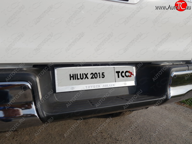 6 249 р. Рамка гос. номера ТСС Тюнинг  Toyota Hilux  AN120 (2016-2020) дорестайлинг, 1-ый рестайлинг (нержавейка)  с доставкой в г. Владивосток