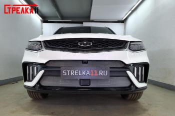 2 599 р. Защита радиатора (верх, с камерой) Стрелка11 Стандарт Geely Tugella FY11,HPBA4 рестайлинг (2022-2025) (черная)  с доставкой в г. Владивосток. Увеличить фотографию 1