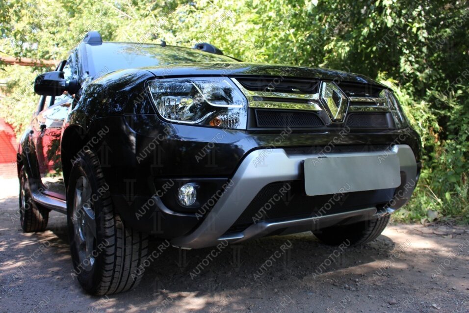 2 559 р. Защита радиатора (верх) Стрелка11 Стандарт Renault Duster HS рестайлинг (2015-2021) (черная)  с доставкой в г. Владивосток