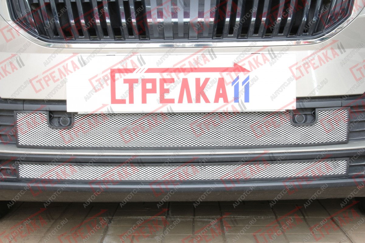 5 499 р. Защита радиатора (низ 2 части) Стрелка11 Стандарт  Skoda Karoq  NU7 (2020-2024) рестайлинг (хром)  с доставкой в г. Владивосток