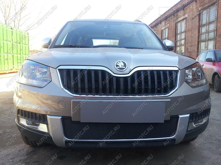 2 299 р. Защита радиатора (нижняя) (Outdoor) Стрелка11 Стандарт  Skoda Yeti (2013-2018) (черная)  с доставкой в г. Владивосток