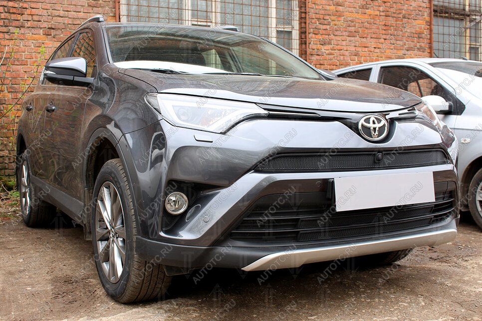 2 799 р. Защита радиатора (верх с камерой) Стрелка11 Стандарт Toyota RAV4 XA40 5 дв. рестайлинг (2015-2019) (черная)  с доставкой в г. Владивосток