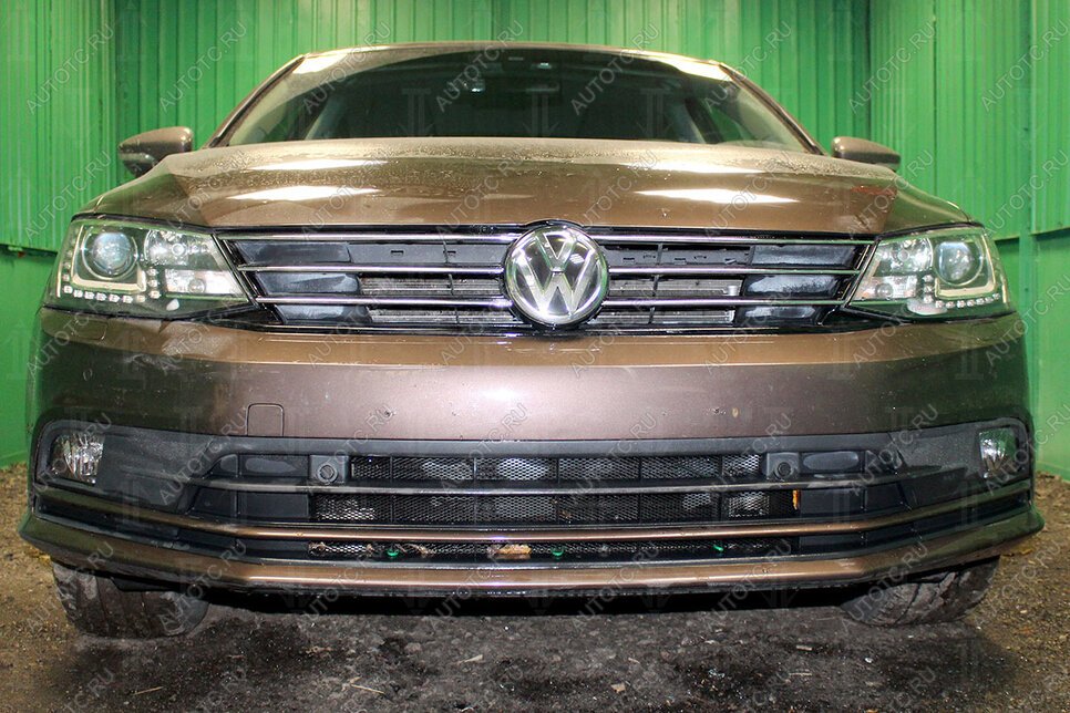 4 799 р. Защита радиатора (3 части с парктроником) Стрелка11 Стандарт Volkswagen Jetta A6 седан рестайлинг (2015-2018) (черная)  с доставкой в г. Владивосток