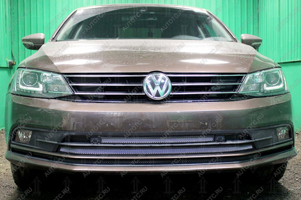 5 949 р. Защита радиатора (3 части с парктроником) Стрелка11 Стандарт  Volkswagen Jetta  A6 (2015-2018) седан рестайлинг (хром)  с доставкой в г. Владивосток