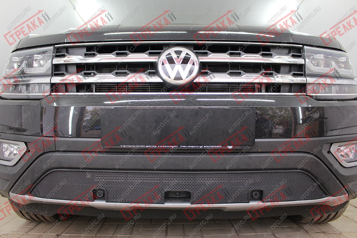 3 399 р. Защита радиатора (низ с камерой и парктроником) Стрелка11 Стандарт  Volkswagen Teramont  CA1 (2016-2020) дорестайлинг (черная)  с доставкой в г. Владивосток