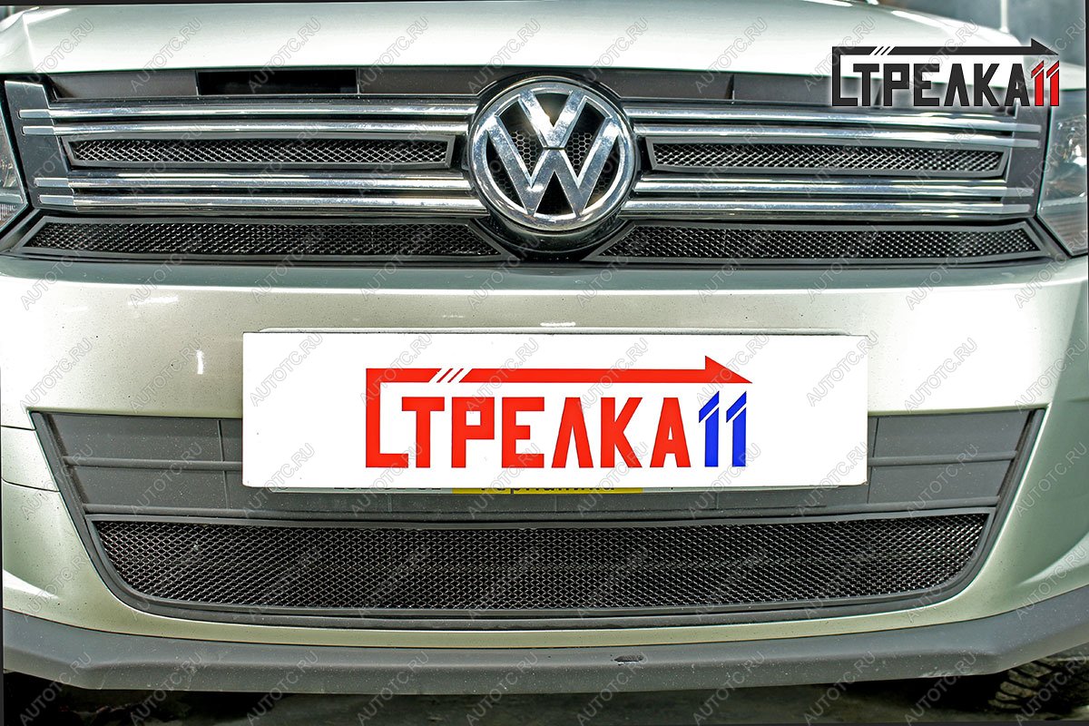 4 749 р. Защита радиатора (верх 4 части) Стрелка11 Стандарт Volkswagen Tiguan NF рестайлинг (2011-2017) (черная)  с доставкой в г. Владивосток