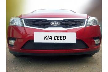 799 р. Зимняя заглушка решетки радиатора Стрелка11 KIA Ceed 1 ED рестайлинг, хэтчбэк 5 дв. (2010-2012) (черная)  с доставкой в г. Владивосток. Увеличить фотографию 2