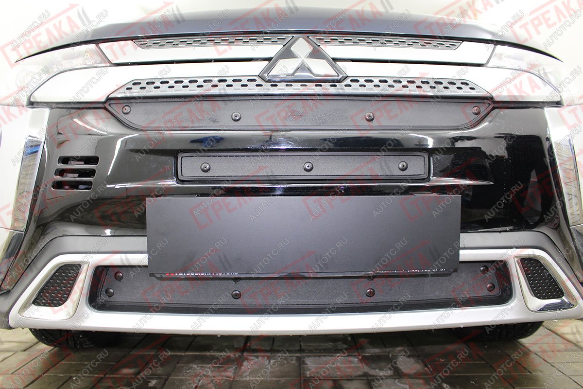 799 р. Зимняя заглушка решетки радиатора (верх, 2 части) Стрелка11  Mitsubishi Outlander  GF (2018-2022) 3-ий рестайлинг (черная)  с доставкой в г. Владивосток