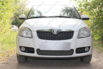 Зимняя заглушка решетки радиатора (низ) Стрелка11 Skoda (Шкода) Fabia (Фабия)  Mk2 (2007-2010) Mk2 универсал дорестайлинг, хэтчбэк дорестайлинг  (черная)