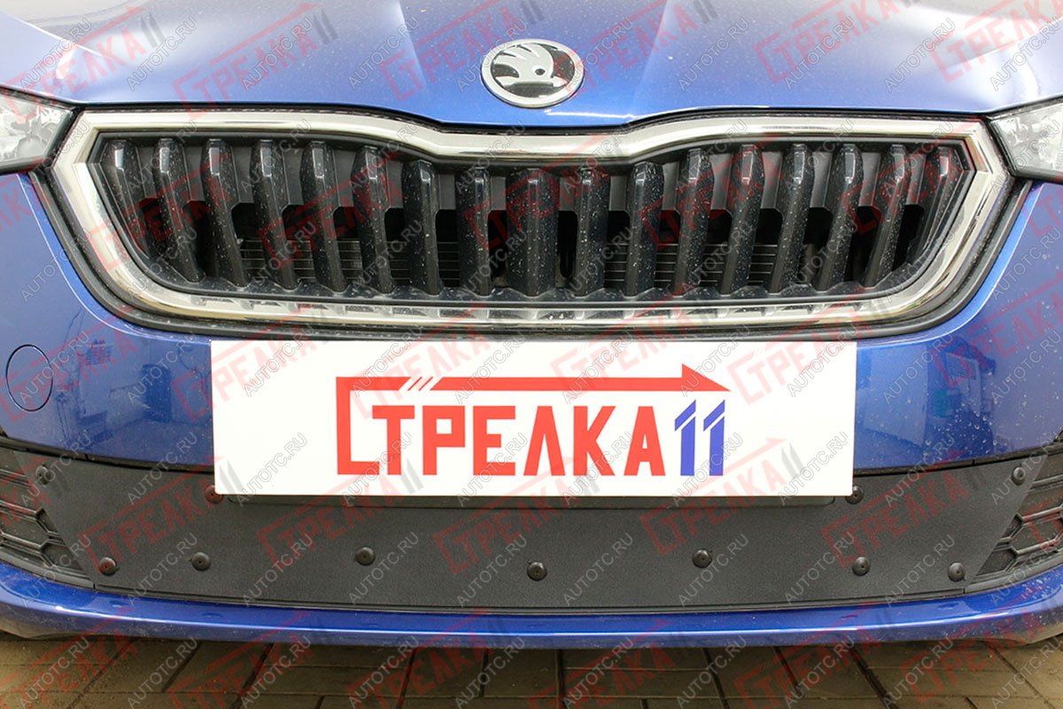 799 р. Зимняя заглушка решетки радиатора (низ) Стрелка11  Skoda Rapid  MK2 (2019-2024) (черная)  с доставкой в г. Владивосток