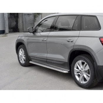 25 849 р. Порожки для ног (труба Ø42) SLITKOFF Skoda Kodiaq NU7 дорестайлинг (2017-2021) (Вариант 2 (лист алюм, проф.сталь))  с доставкой в г. Владивосток. Увеличить фотографию 3