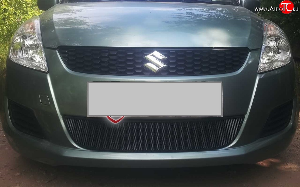 1 469 р. Сетка на бампер Russtal (черная)  Suzuki Swift  ZC72S (2010-2013) дорестайлинг, хэтчбэк 5 дв.  с доставкой в г. Владивосток